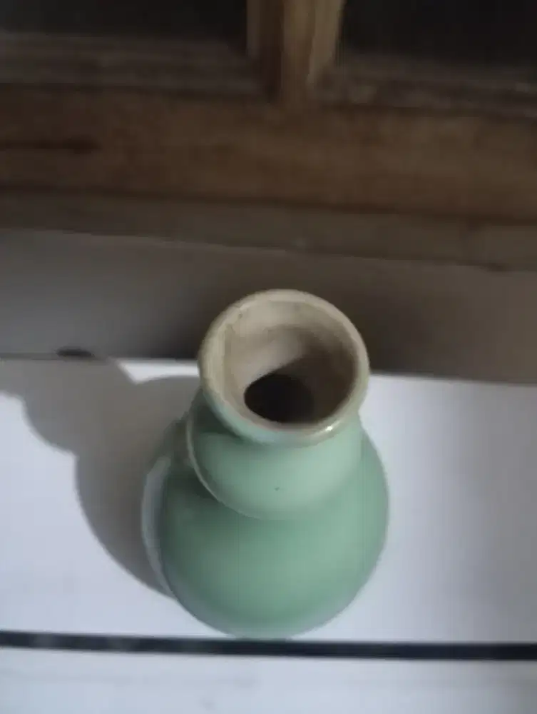 Guci seladon Yuan  kuno