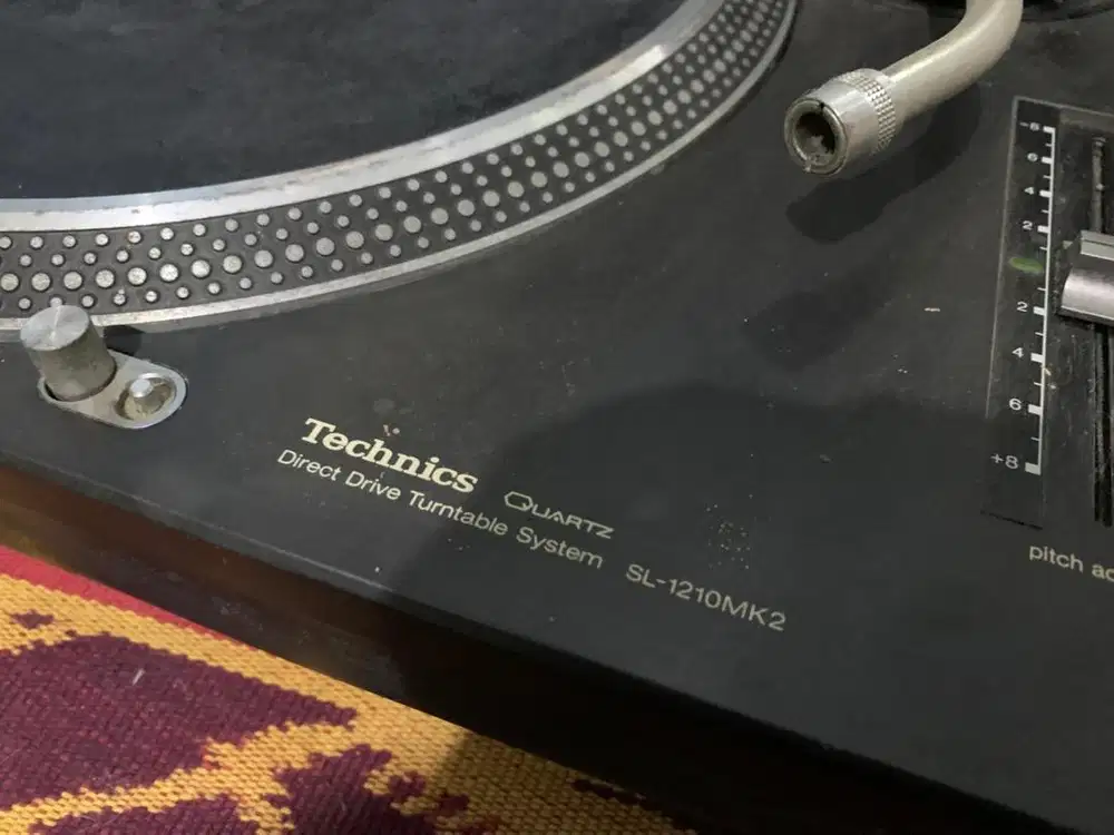 Turntable Technics SL-1210 MK2
