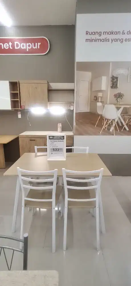 Meja makan minimalis