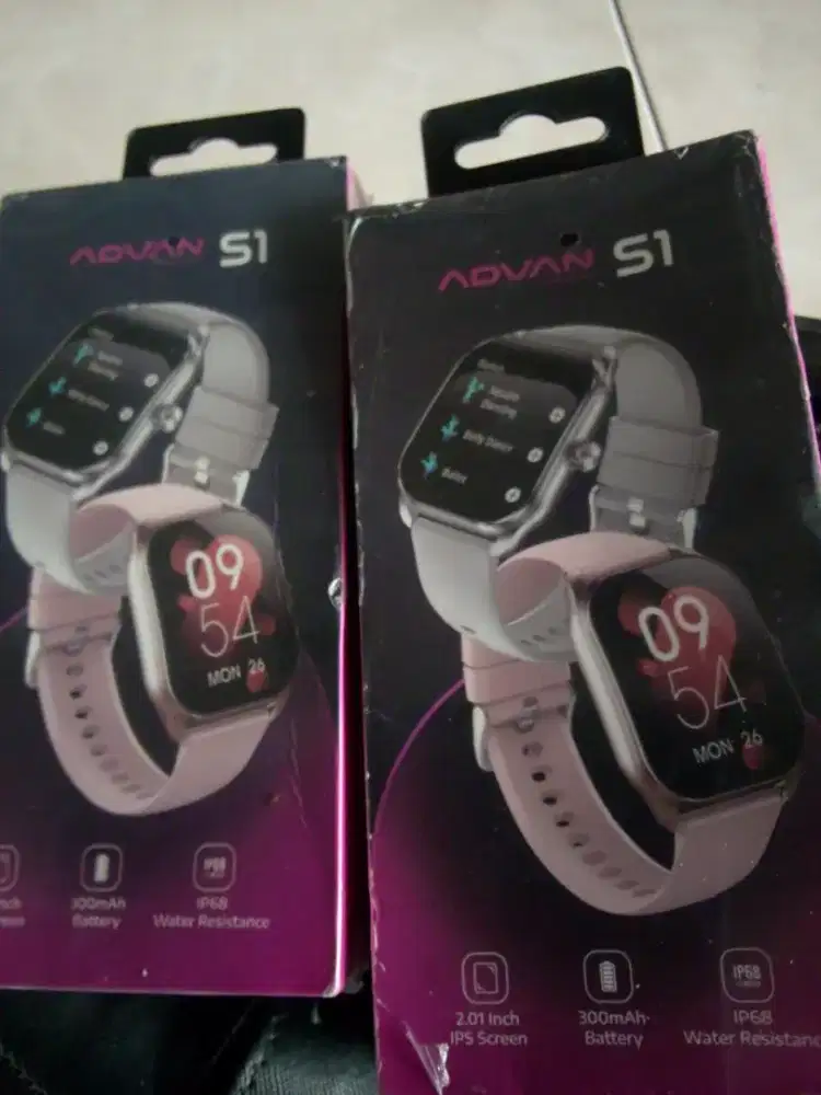 Dijual Cepat 2 Jam Tangan Smartwatch Advan S1 Warna Rose Gold & Black