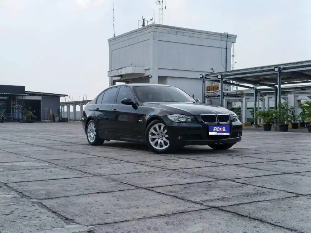 BMW 320i 2.0 Executive E90 2008 low Km 60rb Pakaian Pribadi
