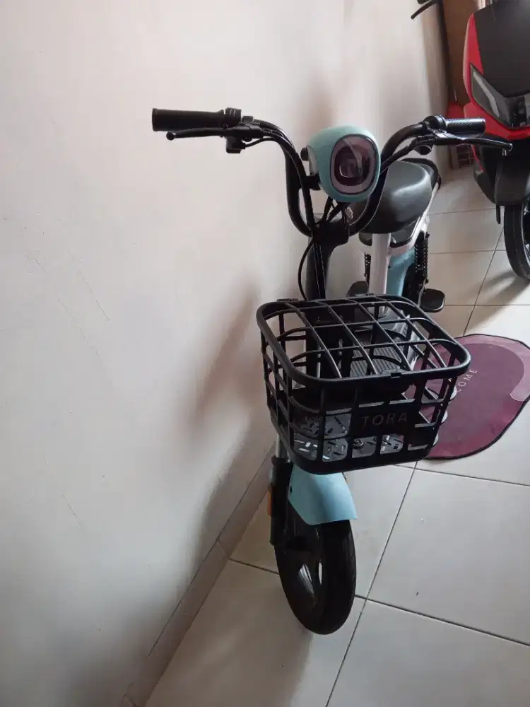 Sepeda listrik merk Tora seperti baru