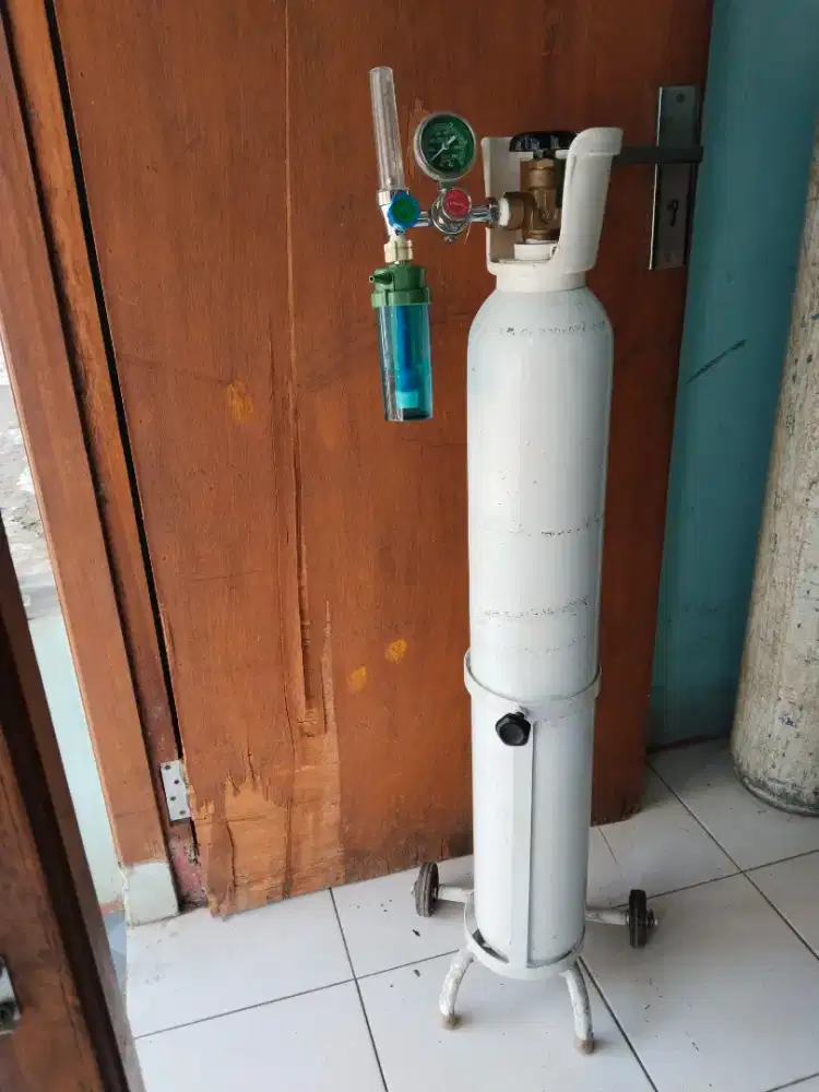 Dijual tabung oksigen ukuran 1.5 m kubik + regulator dan trolinya
