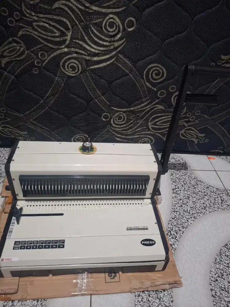 Mesin jilid spiral kawat lubang bulat kecil GEMET 31WFO