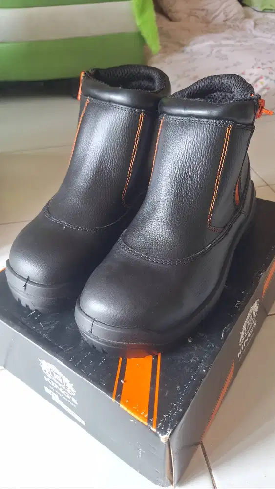 SEPATU SAFTY KING'S Baru