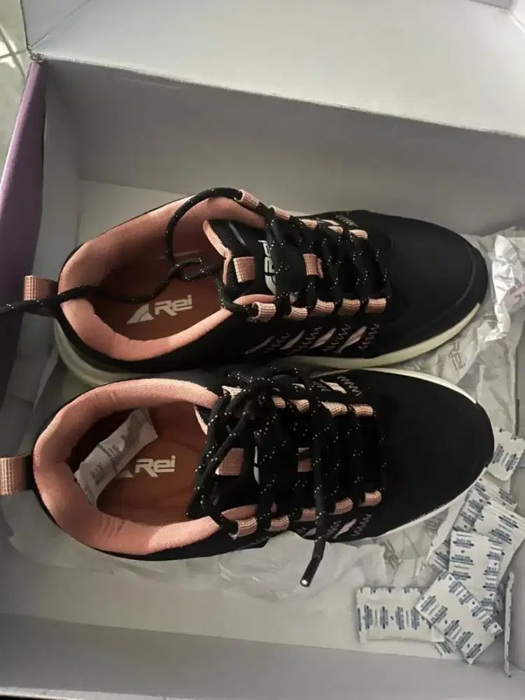 Jual Sepatu Wanita Monvera Arei Outdoor (Sepatu Gunung/Hiking)