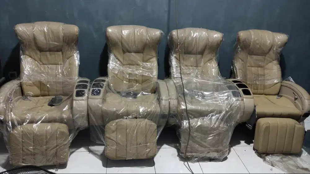 Captain / Pilot Seat Hiace Luxury Premium (Plus Legrest & Cup Holder)
