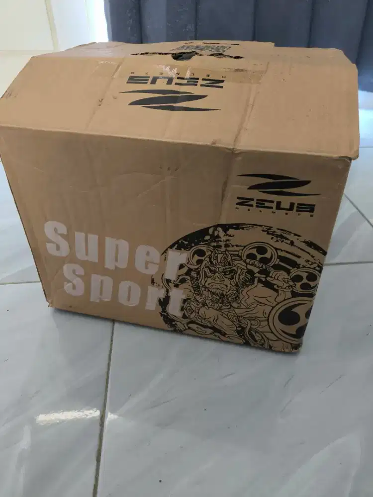 Helm Zeus ZS-826
