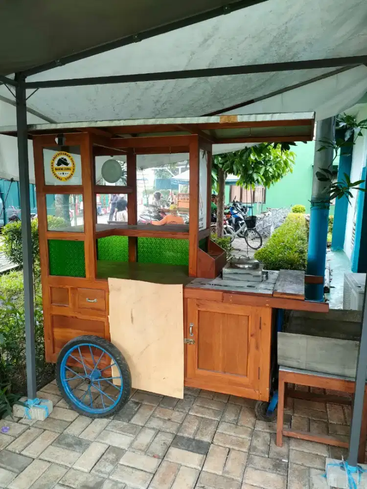 Gerobak bekas mie ayam