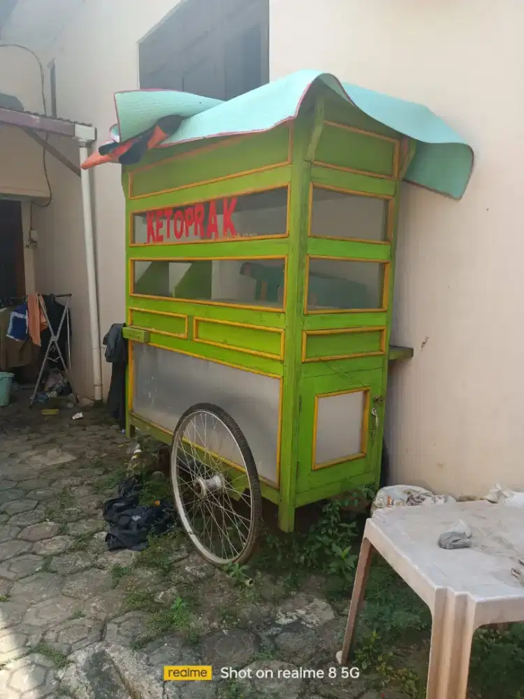 Gerobak bekas jualan ketoprak