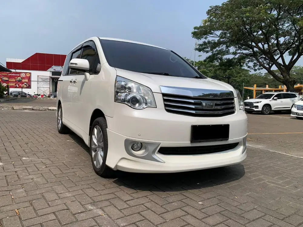 TOYOTA NAV1 V LIMITED 2.0 AT PUTIH 2017