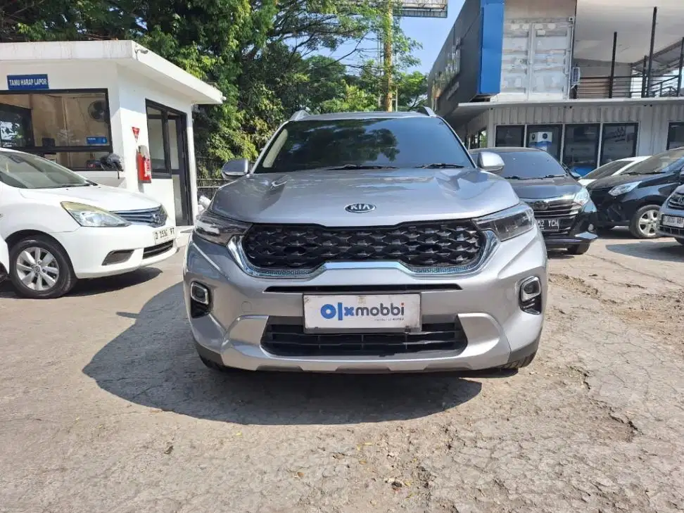 LOW DP Kia Sonet 1.5 Premiere 5 Seater Bensin-AT 2021 AJE