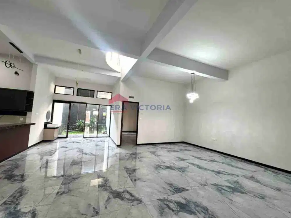 Rumah Lux 5 Kamar Lokasi di Perumahan Araya Malang