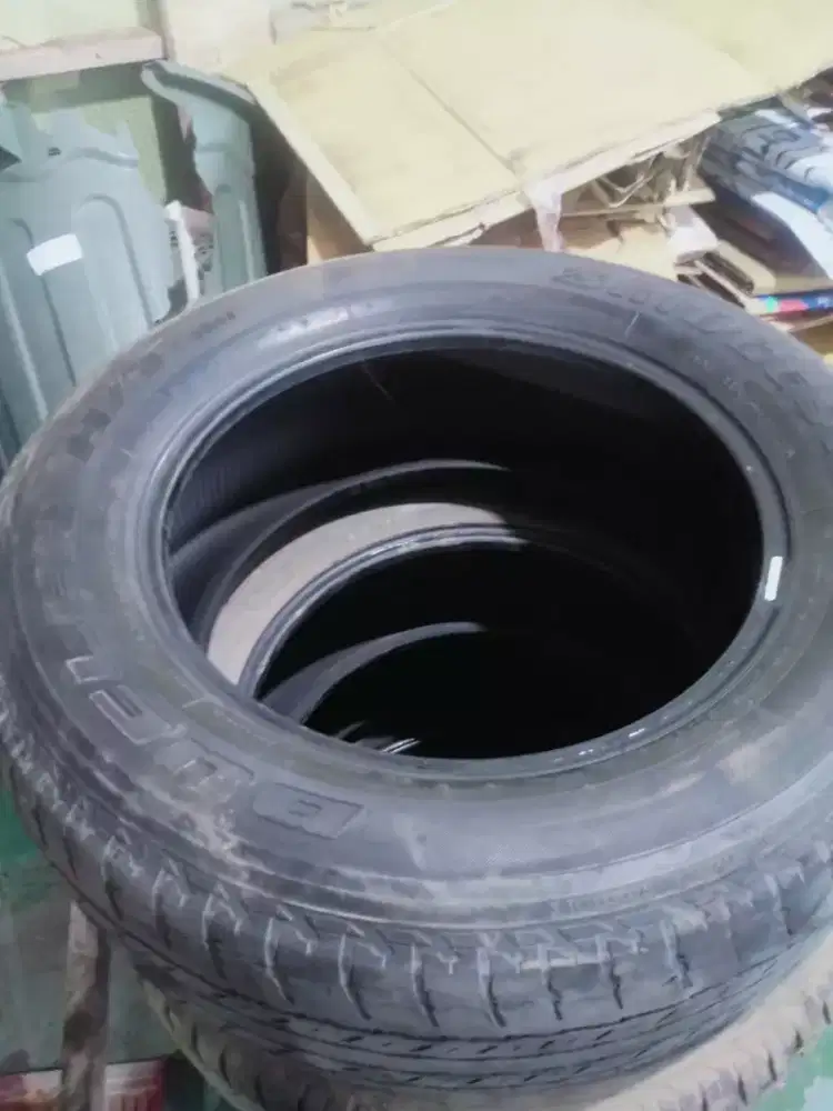 Jual cepet Ban Bridgestone r18 bekas Pajero Sport kondisi 88%