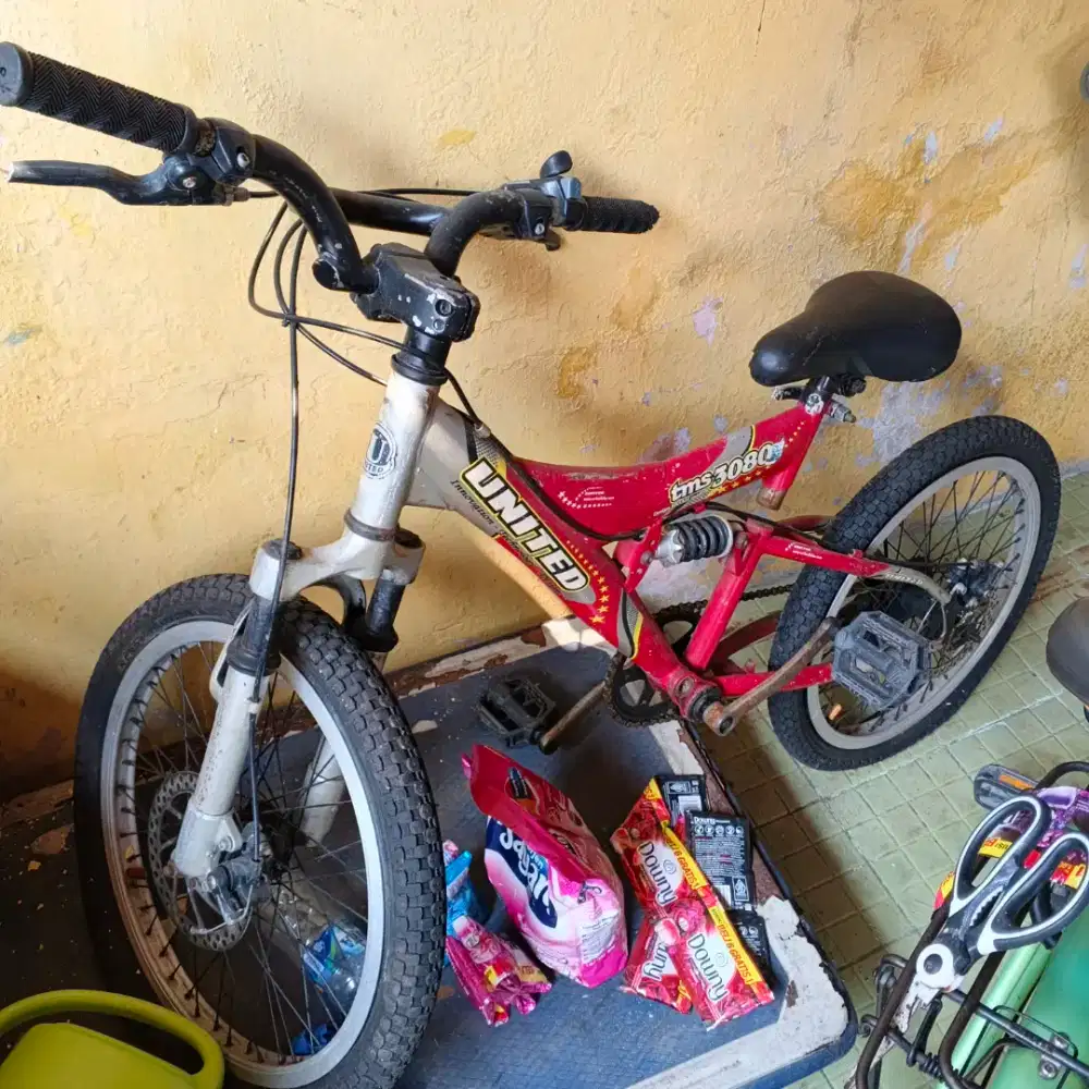 sepeda BMX united 20