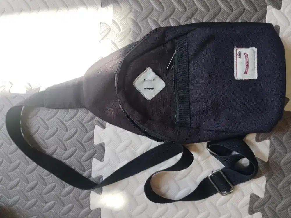 Tas Lempang Hitam