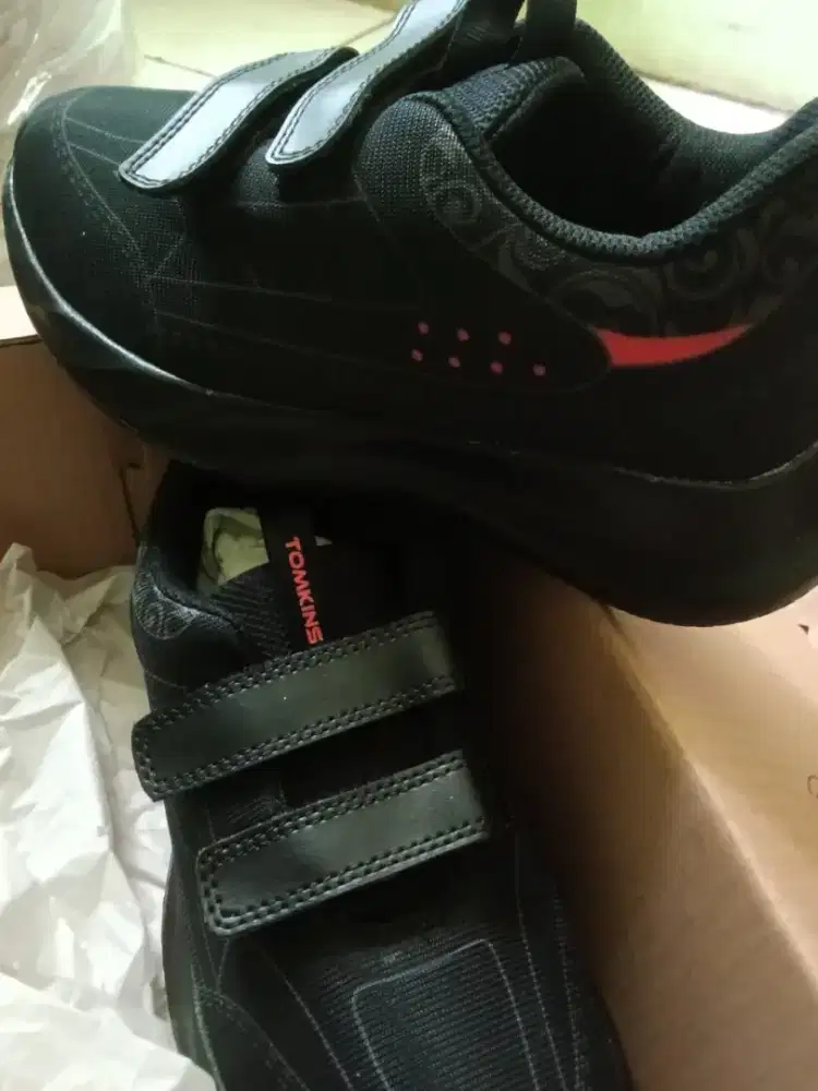 Sepatu TOMKINS size 35