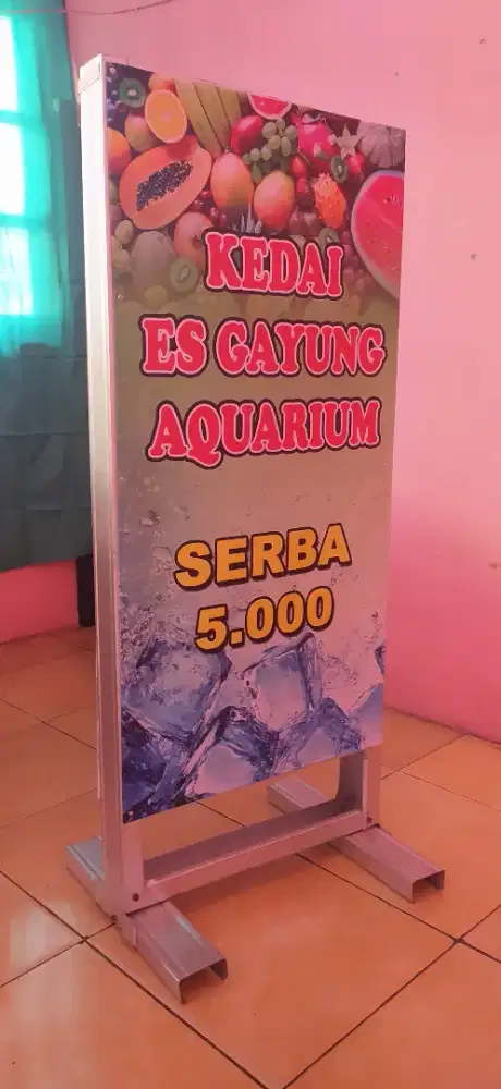 Standing baner baja ringan