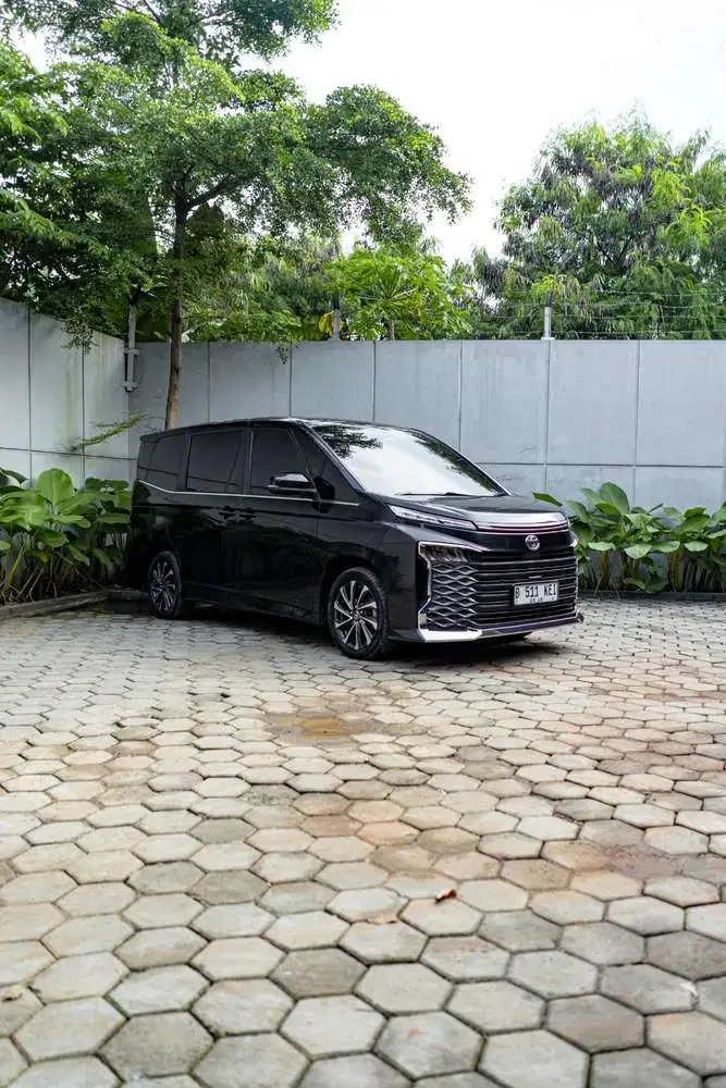 Toyota Voxy 2023 Bensin