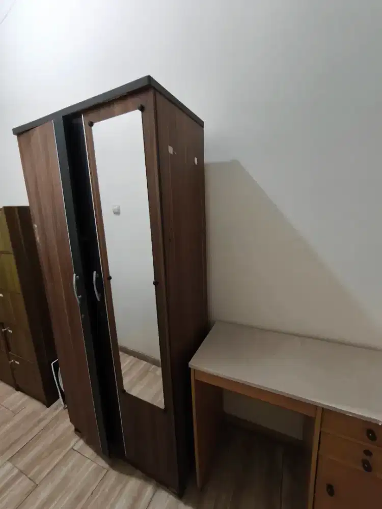 Dijual Lemari pakaian 2 Pintu bekas kos putri