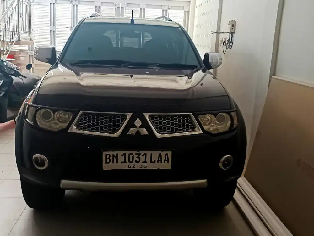 Mitshubishi pajero Dakar 4x2 km low 2012