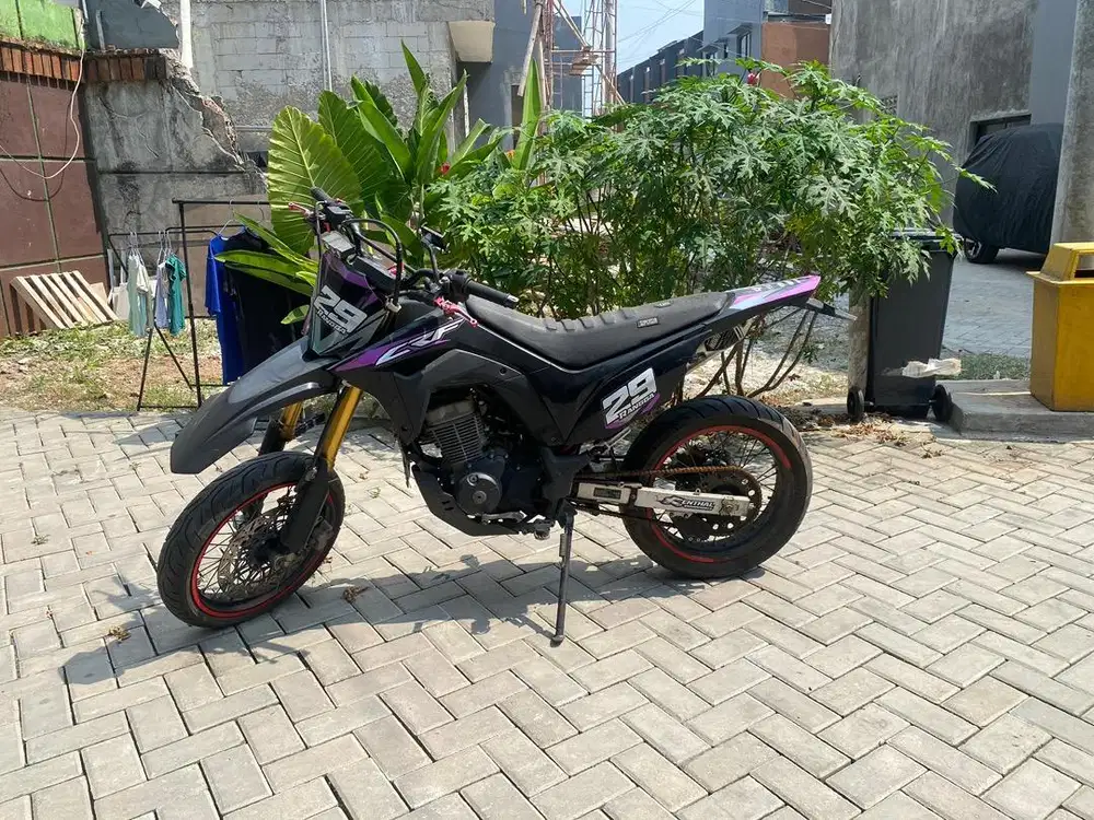 Honda CRF 150L Tahun 2020 Hitam