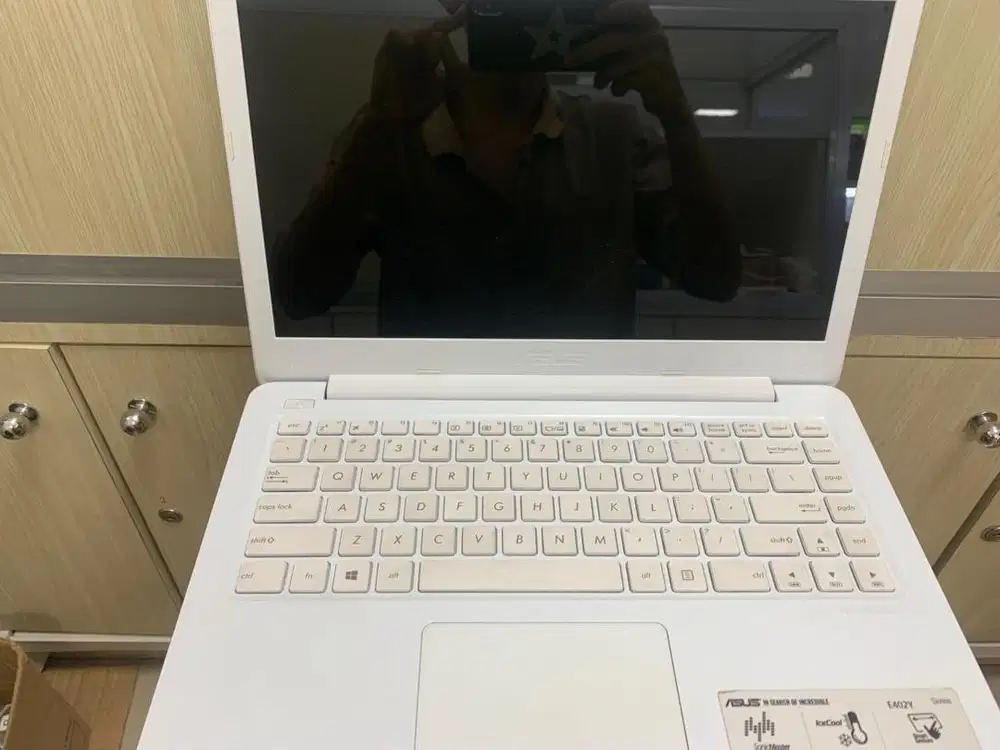 Asus E402YA AMD E2 ram 4gb SSD 128gb/1tera