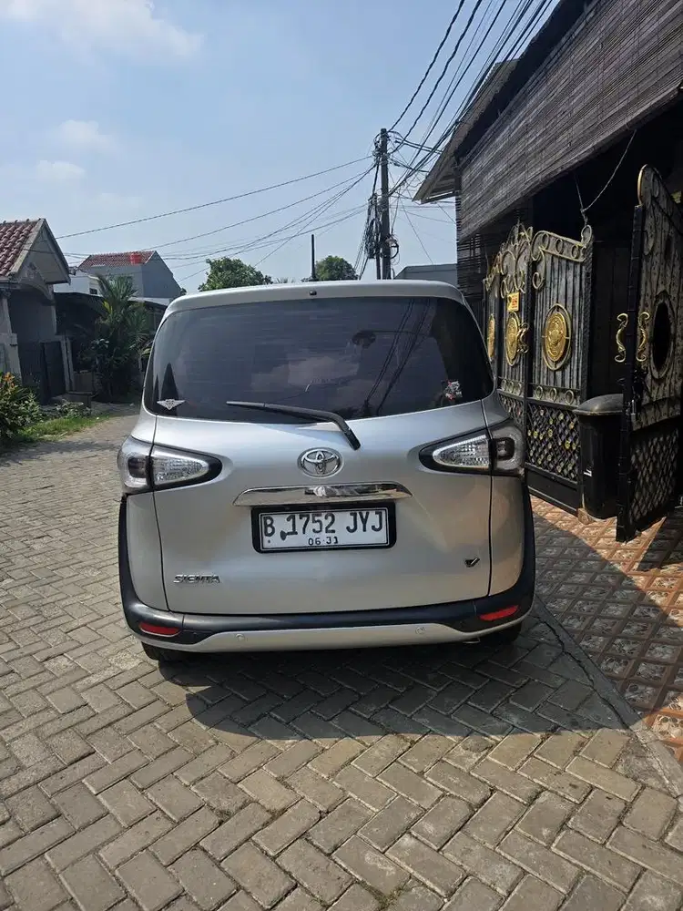Toyota sienta (2019)