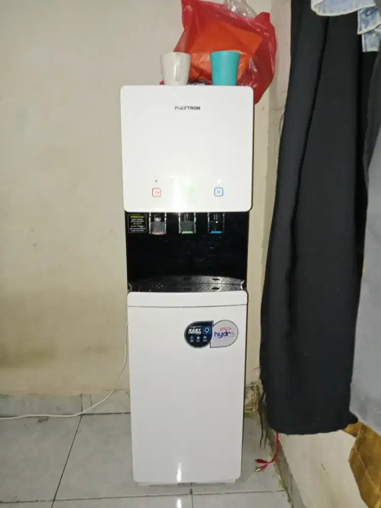 Dispenser galon bawa merk polytron