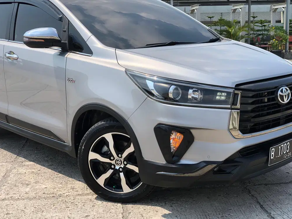 INNOVA VENTURER BENSIN 2021, SILVER KM 50rban