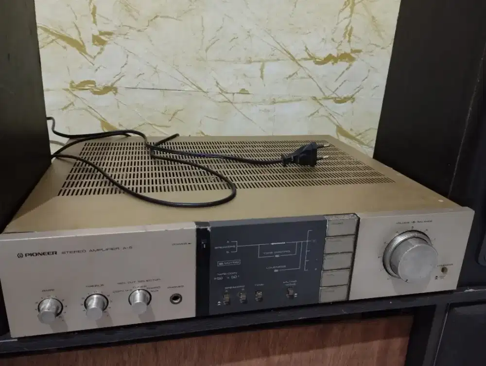 Amplifer pioneer A5