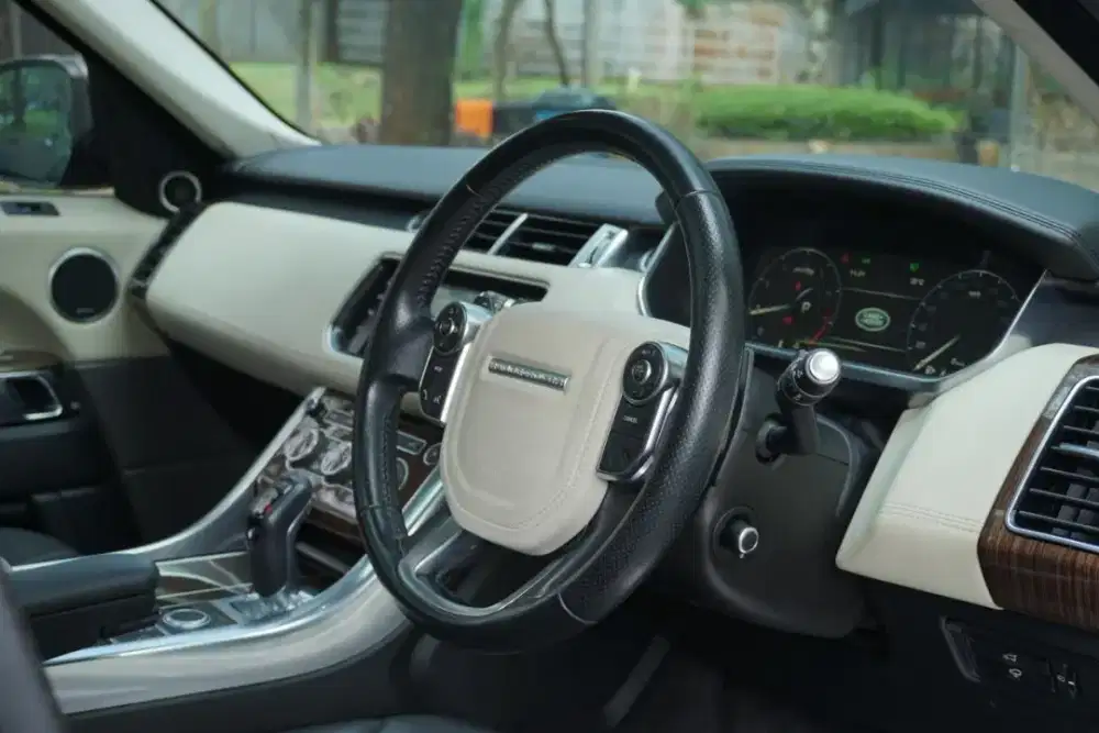 Low KM! Land Rover Range Rover
Sport Autobiography 2014