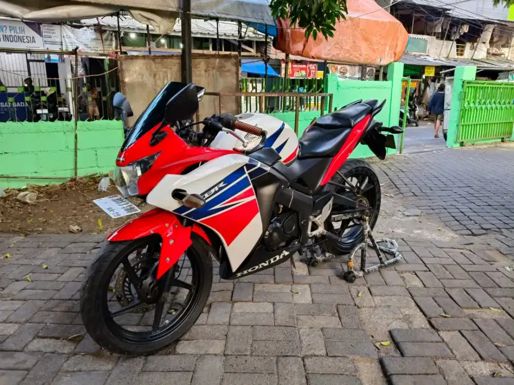Honda CBR150R 150cc PGM-FI Tahun 2014