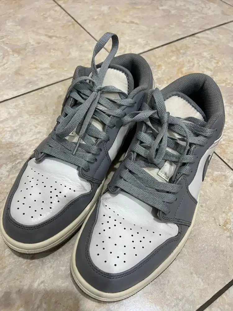 SEPATU AIR JORDAN LOW ABU