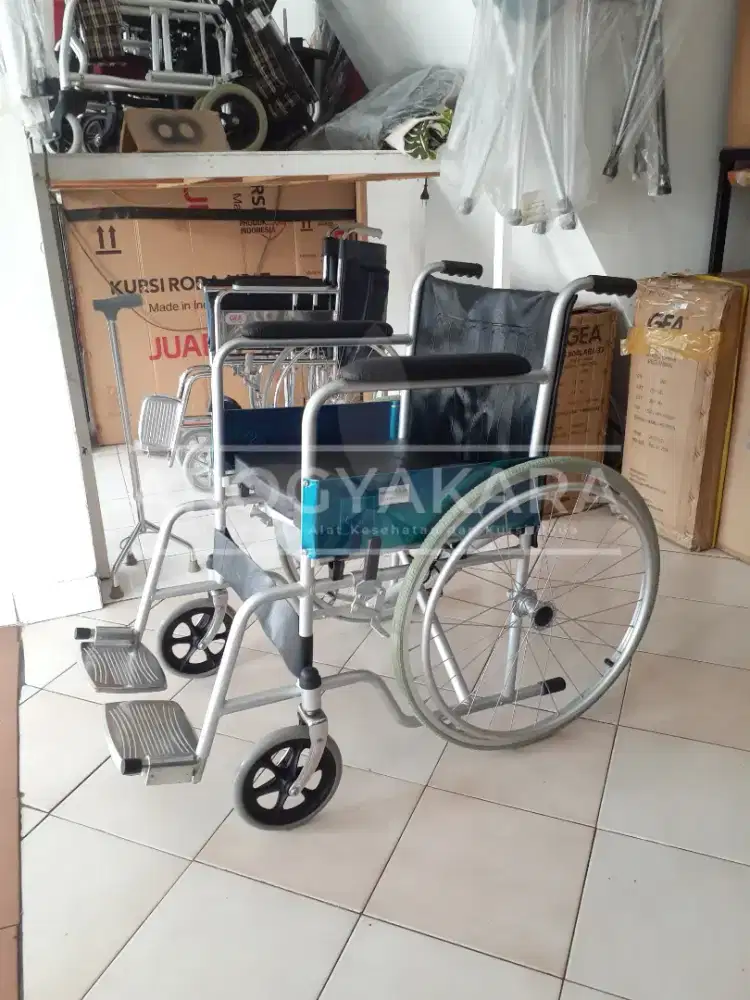 Kursi roda standart bekas