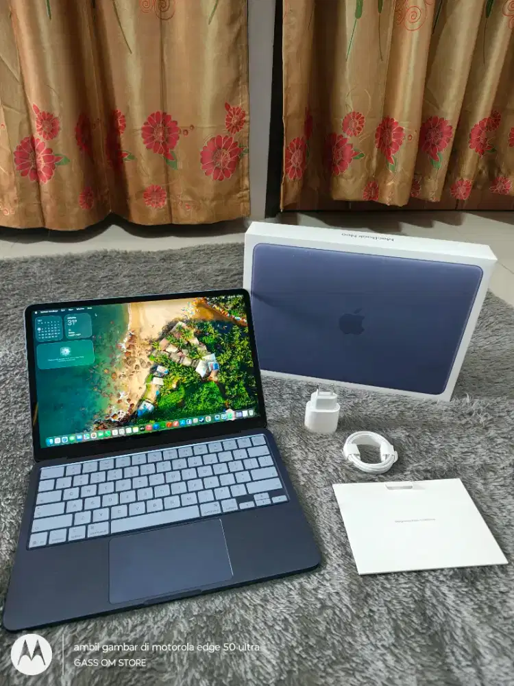 Macbook neo 13-inch 8/512gb like new
