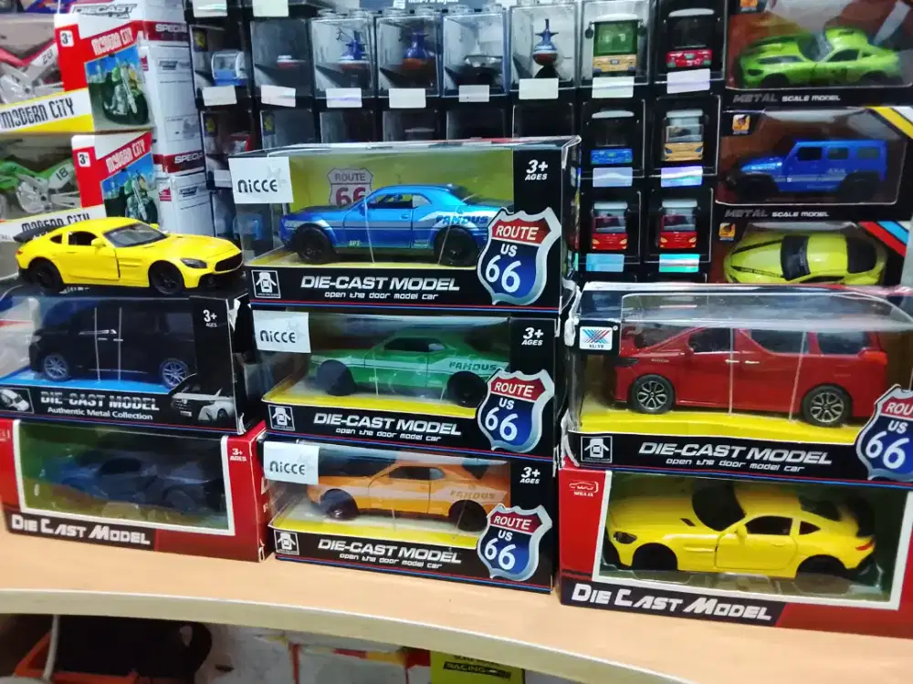 Diecast mobil sport skala 1.36