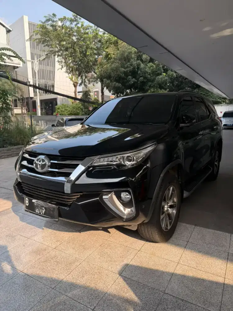 FORTUNER VRZ 2.4 4X2 Warna Hitam