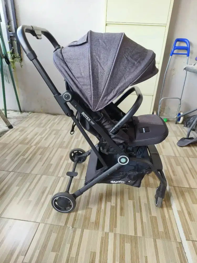 Jual murah stroller merk baby does...