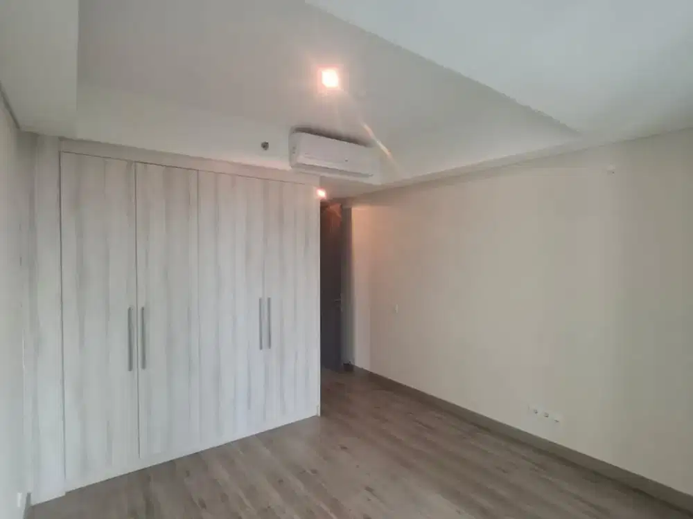 JUAL CEPAT !!! Apartemen St Moritz Jakarta Barat - 3BR Unfurnished Private Lift