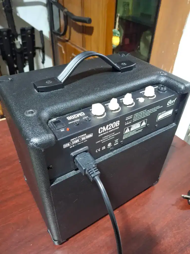 Bass amplifier Cort CM20B
