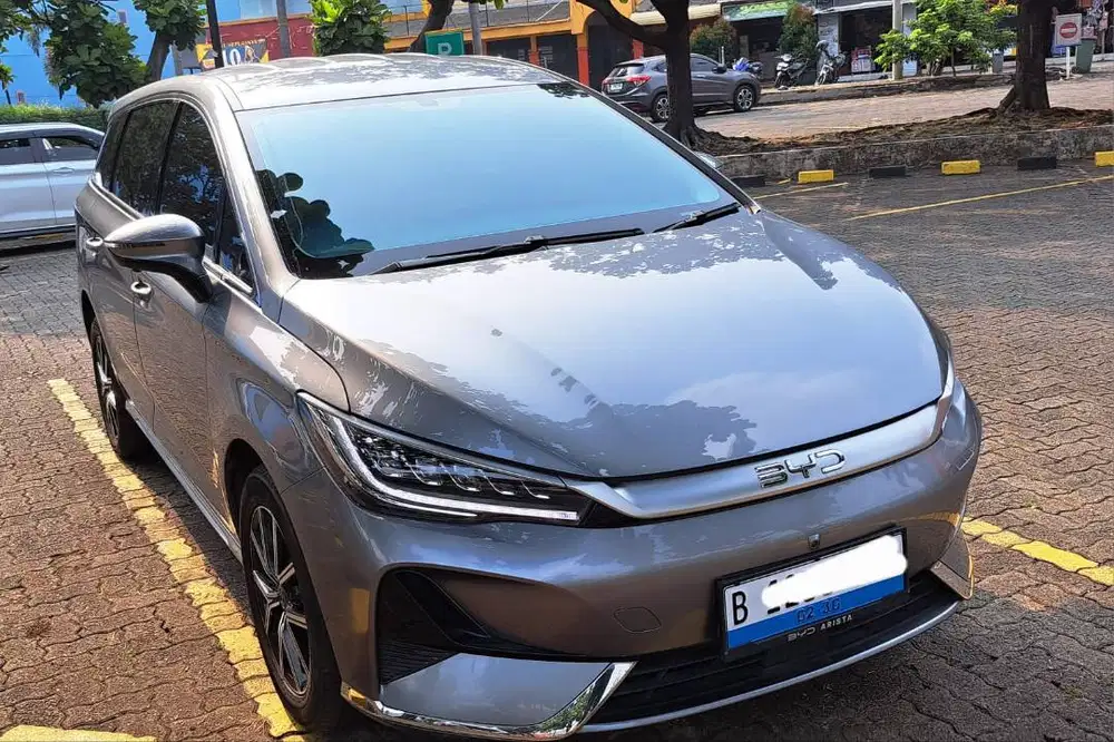 BYD M6 Abu abu Th.2025 Pribadi