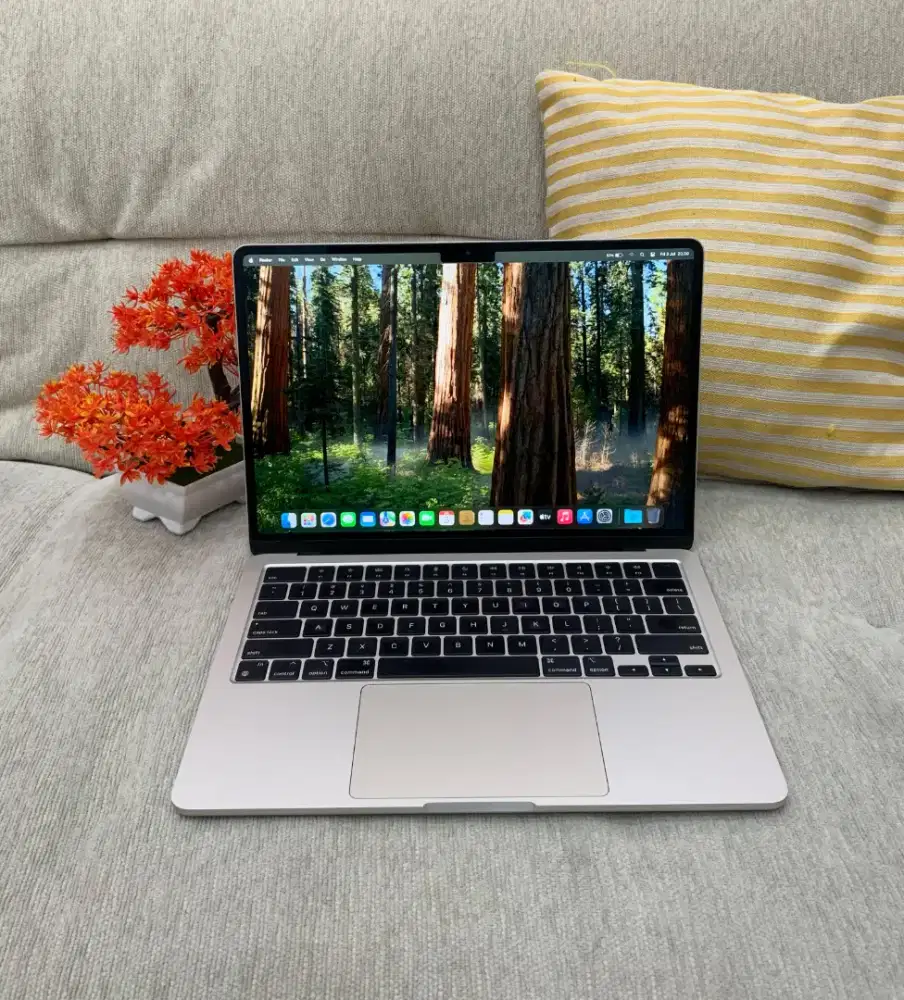 Macbook air m2 8gb 512gb cc 158 bh 97 like new warna starlight