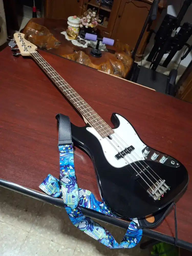 Gitar bass elektrik Bacchus wjb 360