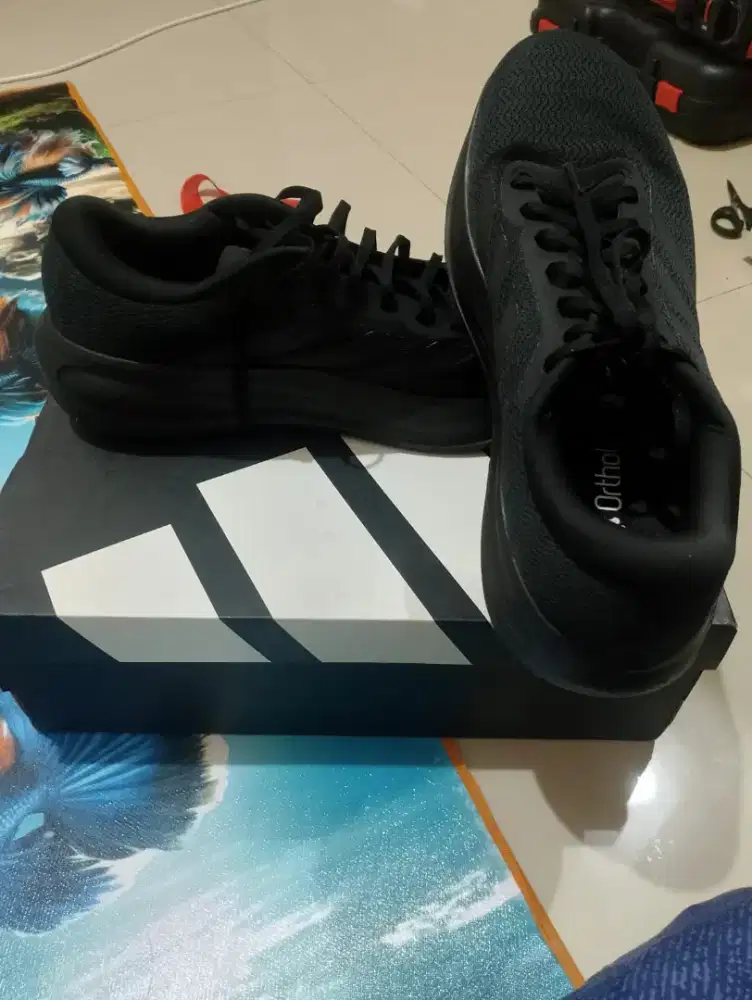 Sepatu adidas pria