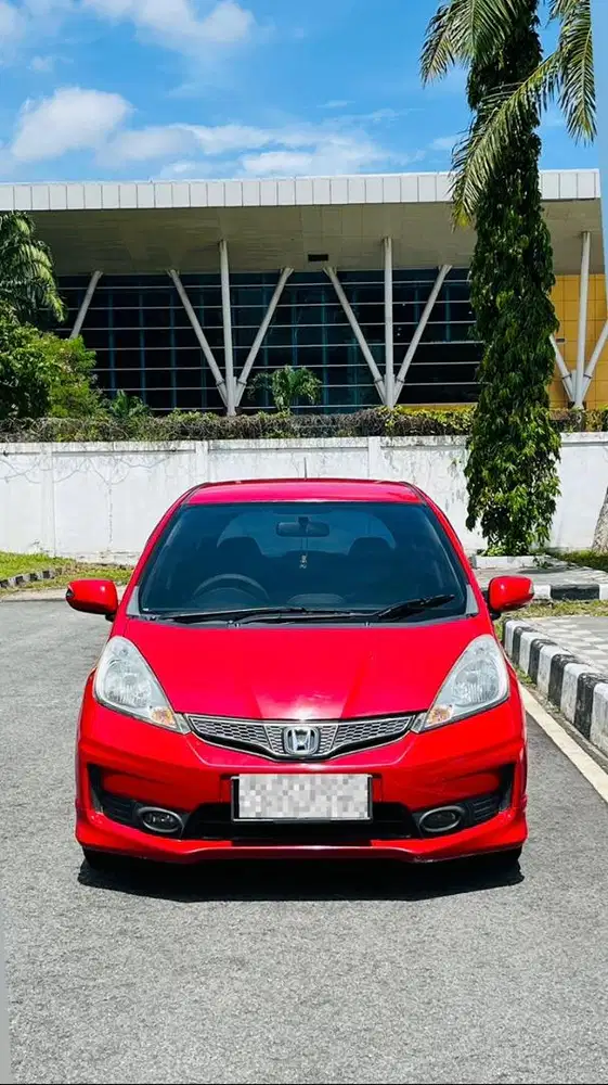 Dijual HONDA Jazz RS matic warna merah