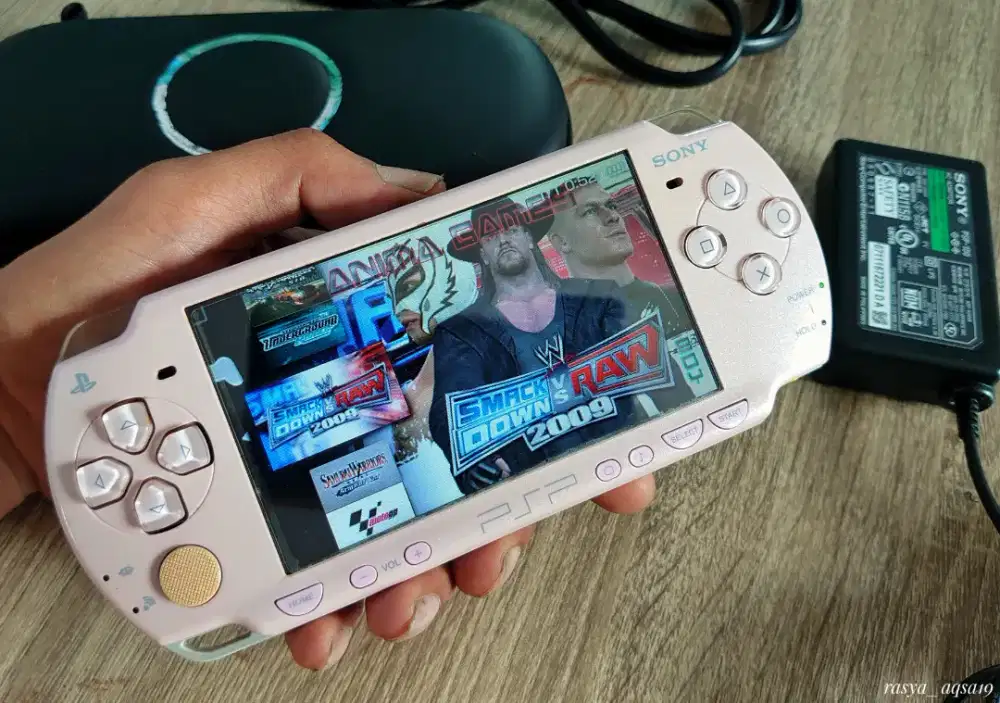 PSP SLIM 2000 game ada banyak memory stick 32GB