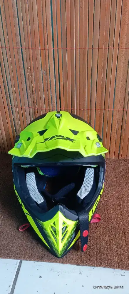 Helm bekas rasa baru