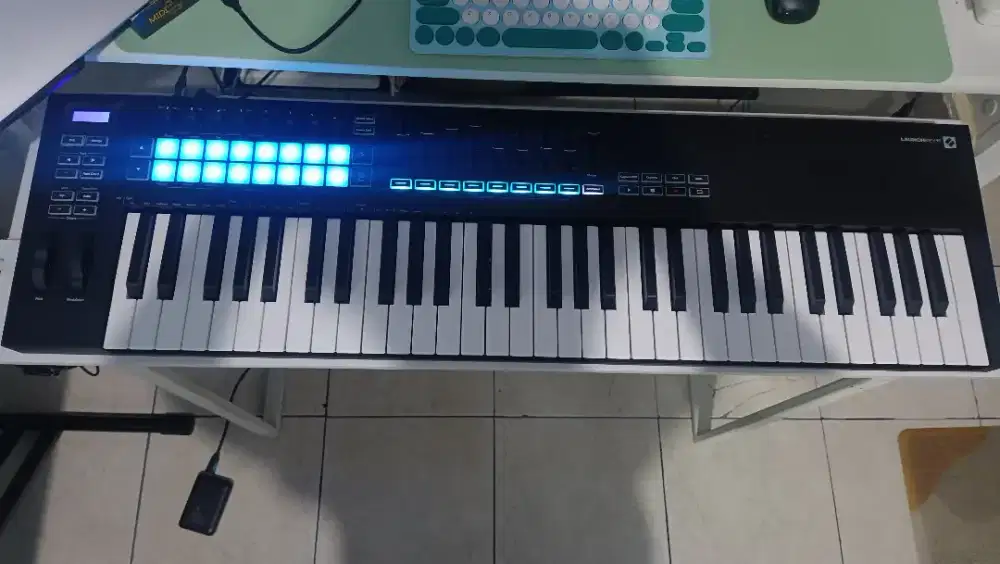 Keyboard controller novation lauchkey 61 mk 3