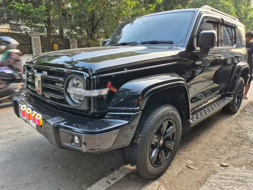 Tank 300 bensin hybrid 4x4 hitam